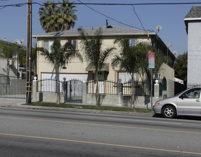 13353 Victory Blvd in Van Nuys, CA - Building Photo - Building Photo