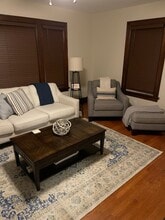 712 Broad St, Unit B in St. Joseph, MI - Foto de edificio - Building Photo