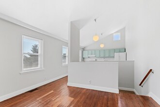 932 W College Ave in Philadelphia, PA - Building Photo - Building Photo