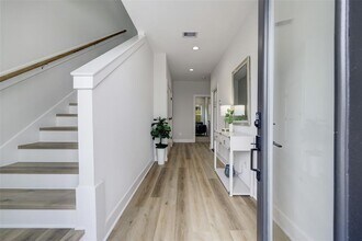 846 Elkhart St in Houston, TX - Foto de edificio - Building Photo