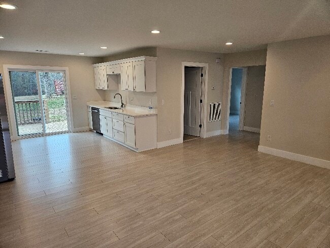 2044 Sandy Ford Rd in Chesnee, SC - Foto de edificio - Building Photo