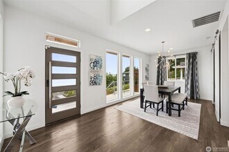 6720 Soundview Dr NE in Tacoma, WA - Building Photo - Building Photo