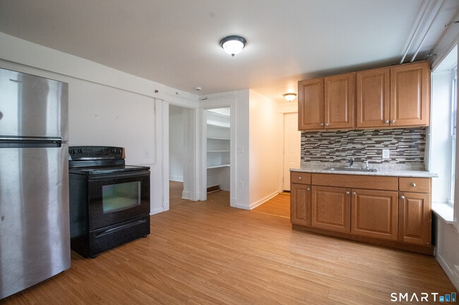 405 Wilson St in Waterbury, CT - Building Photo - Building Photo