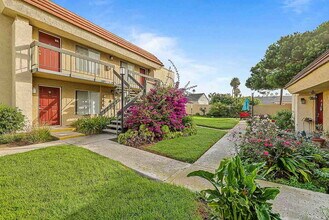 Pinehurst in Ventura, CA - Foto de edificio - Building Photo