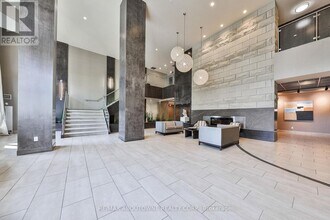 551-551 Maple Ave in Burlington, ON - Building Photo - Building Photo