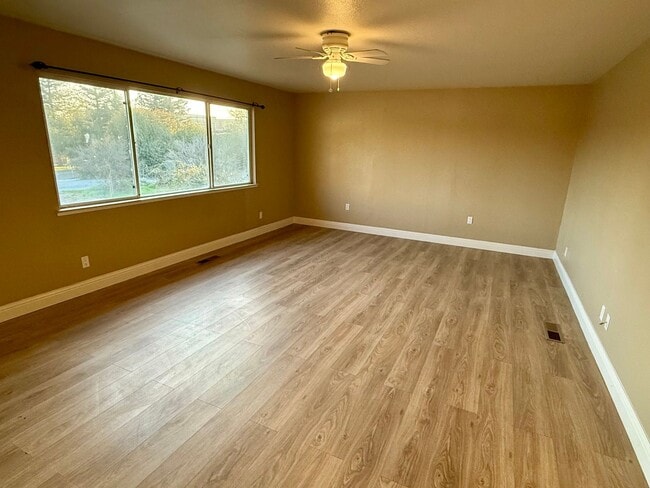 8715 Windsor Rd in Windsor, CA - Building Photo - Building Photo