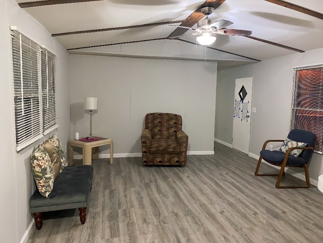 777 E Yerby St in Marshall, MO - Building Photo - Building Photo