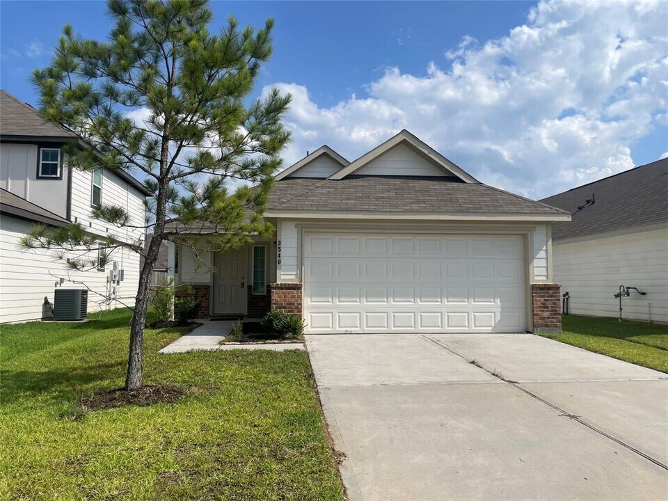 3540 Wooded Ln in Conroe, TX - Building Photo