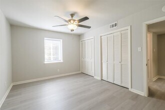 817 S Ripple Creek Dr in Houston, TX - Building Photo - Building Photo