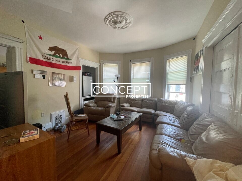 65 Hillside St, Unit U3 in Boston, MA - Building Photo