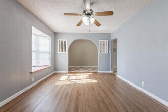 875 Plainview Dr in San Antonio, TX - Building Photo - Building Photo