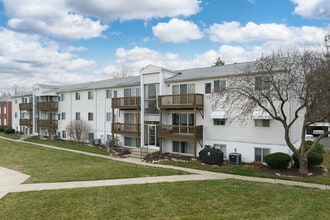 Coach House Manor Condominiums in Dayton, OH - Building Photo - Building Photo