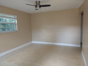 7321 NW 35th St, Unit #3 in Hollywood, FL - Foto de edificio - Building Photo