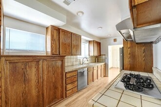 1942 Hill Ave in Altadena, CA - Building Photo - Building Photo