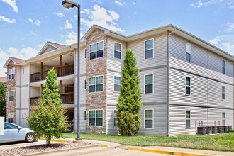 Cedar Creek Crossing Apartments in Quincy, IL - Building Photo - Building Photo