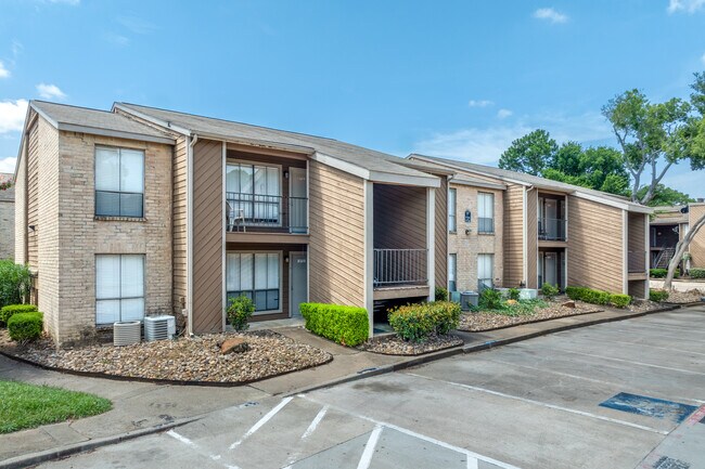 Estates at Westchase in Houston, TX - Building Photo - Building Photo