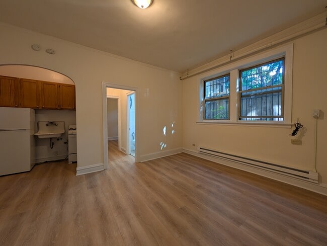 2532 N Sawyer Ave, Unit 105 in Chicago, IL - Foto de edificio - Building Photo