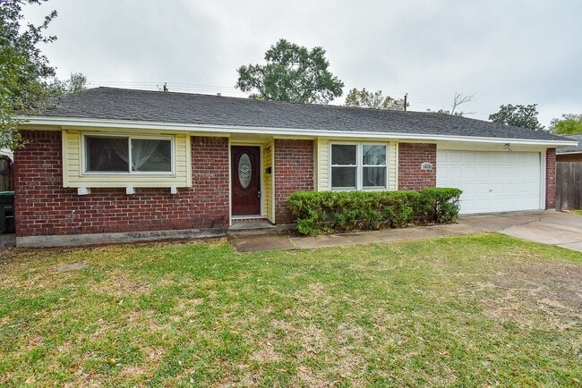 9615 Beverly Hill St in Houston, TX - Building Photo - Building Photo