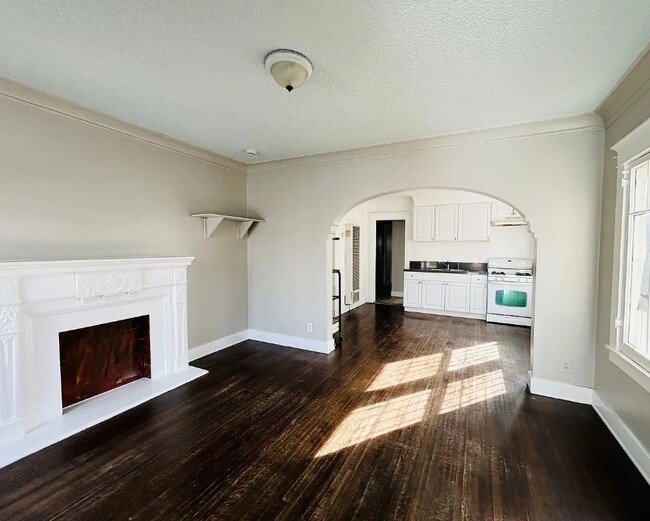 602 W 56th St in Los Angeles, CA - Building Photo - Building Photo