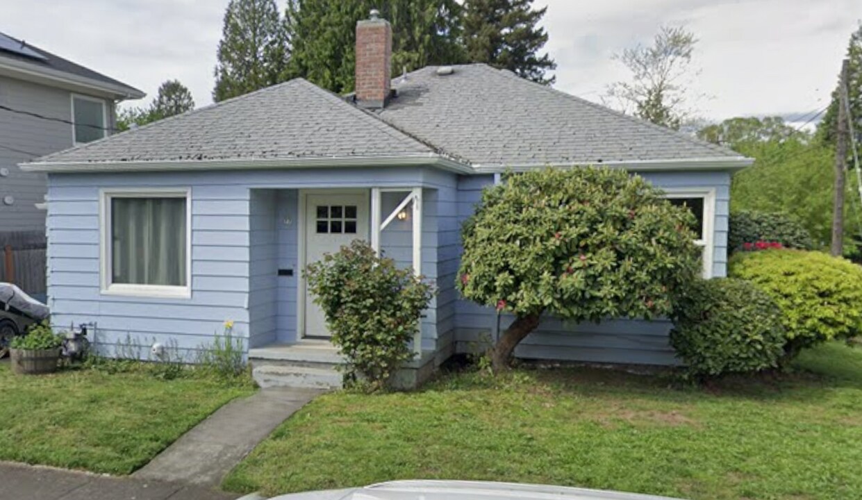 77 NE Stafford St in Portland, OR - Building Photo