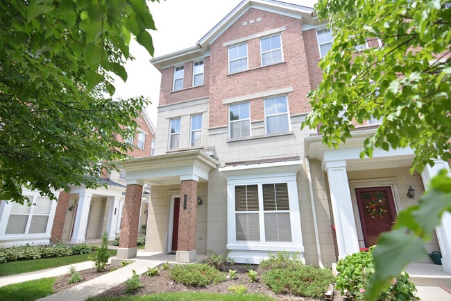 property at 4756 N Lamon Ave