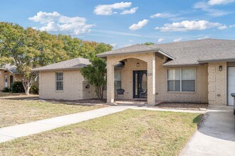 220 White Feather Trail in Del Rio, TX - Building Photo - Building Photo