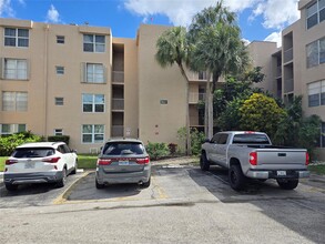 9431 Live Oak Pl, Unit 109 in Davie, FL - Building Photo - Building Photo