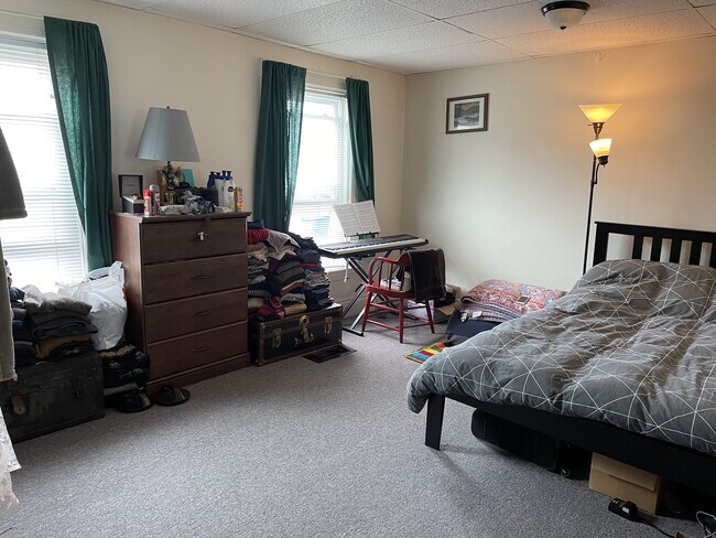 48 Elmwood Ave, Unit 1 in Burlington, VT - Foto de edificio - Building Photo