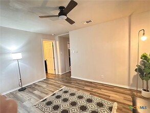 511 McKie St in San Marcos, TX - Building Photo - Building Photo