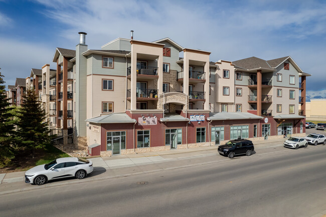 505 Railway St W in Cochrane, AB - Building Photo - Building Photo