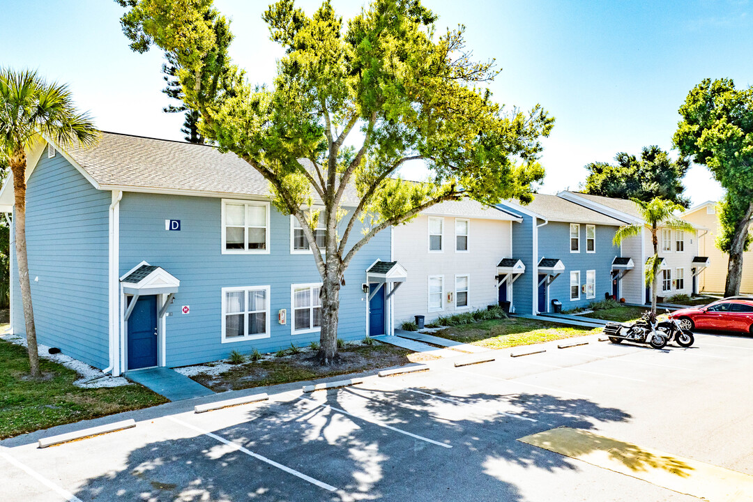 Cypress West in Ft. Myers, FL - Building Photo