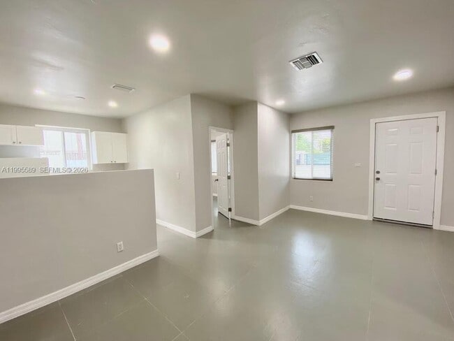 60 NE 78th St in Miami, FL - Foto de edificio - Building Photo