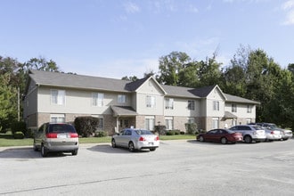 Whispering Pines in Mishawaka, IN - Foto de edificio - Building Photo