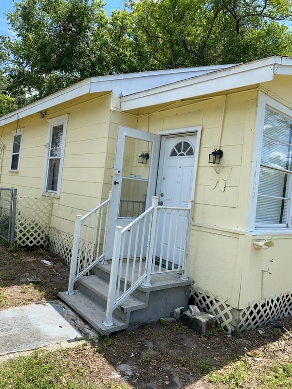 property at 1409 S Westmoreland Dr