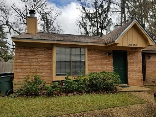 property at 2006 Gardenbrook Ln