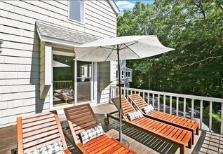 241 Maple Rd in Easton, CT - Building Photo - Building Photo