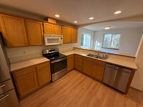 1827 147th Pl SW in Lynnwood, WA - Foto de edificio - Building Photo