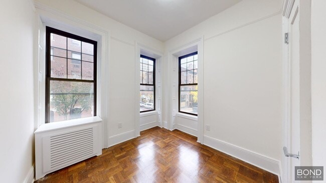 property at 985 Lexington Ave