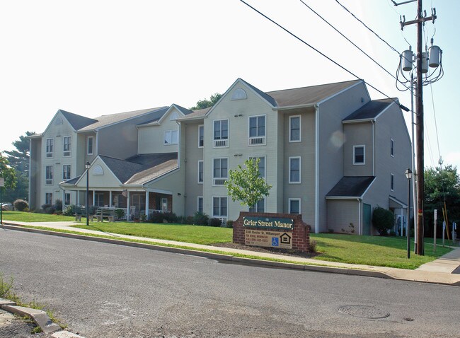 Grier Street Manor in Williamsport, PA - Foto de edificio - Building Photo