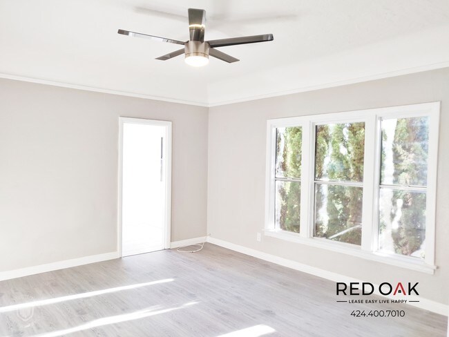 704 W 54th St-Unit -3 in Los Angeles, CA - Foto de edificio - Building Photo