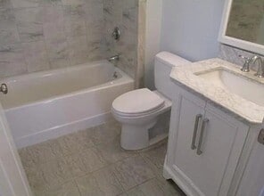 262 Brown St in Waltham, MA - Foto de edificio - Building Photo