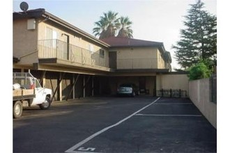 227 E Center St in Covina, CA - Building Photo - Building Photo