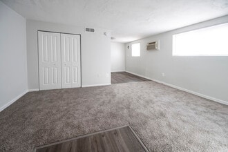 Sandalwood Apartments in Philadelphia, PA - Foto de edificio - Building Photo