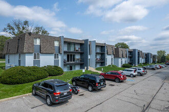 Forest Hills in Brunswick, OH - Foto de edificio - Building Photo