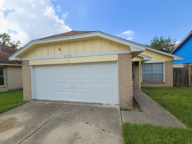 property at 3930 Mohlerbruk Dr