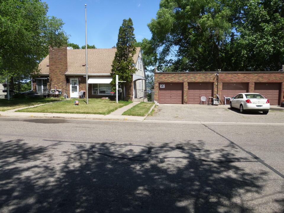 612 Stewart Ave in South St. Paul, MN - Building Photo