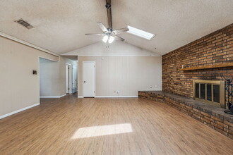1010 N Meadowlark Ln in Stephenville, TX - Building Photo - Building Photo