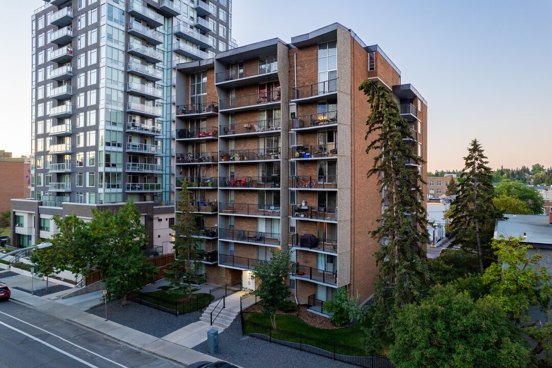 The Pillars in Calgary, AB - Building Photo