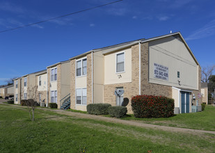 Willow Wood Apartments in Grand Prairie, TX - Building Photo - Building Photo