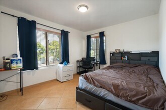 7555 Linda Vista Rd, Unit 27 in San Diego, CA - Building Photo - Building Photo